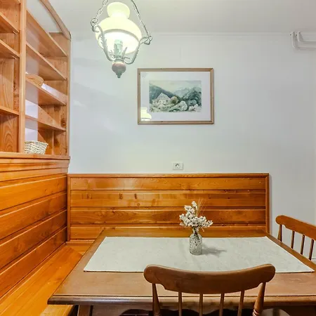 Pocitnisko Stanovanje Pri Cerkvi