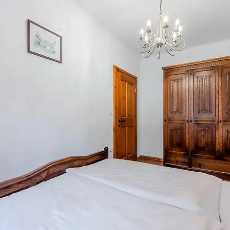 Pocitnisko Stanovanje Pri Cerkvi Appartement *
